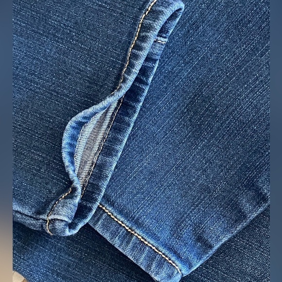 TORRID SKY HIGH PREMIUM SKINNY DESTROYED BLUE DENIM JEANS Woman’s Size 2… - Picture 11 of 11